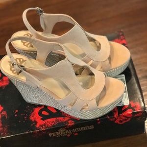 Fergalicious wedges in color Mauve